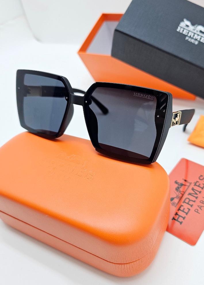 Набор солнцезащитные очки, коробка, чехол + салфетки 